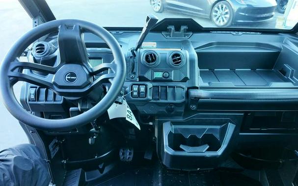 2026 Can-Am® Defender MAX DPS CAB HD10