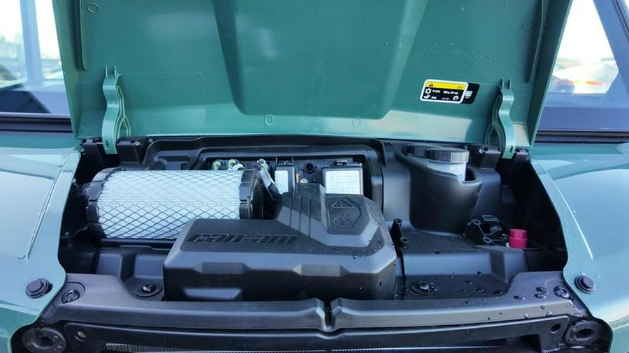 2026 Can-Am® Defender MAX DPS CAB HD10