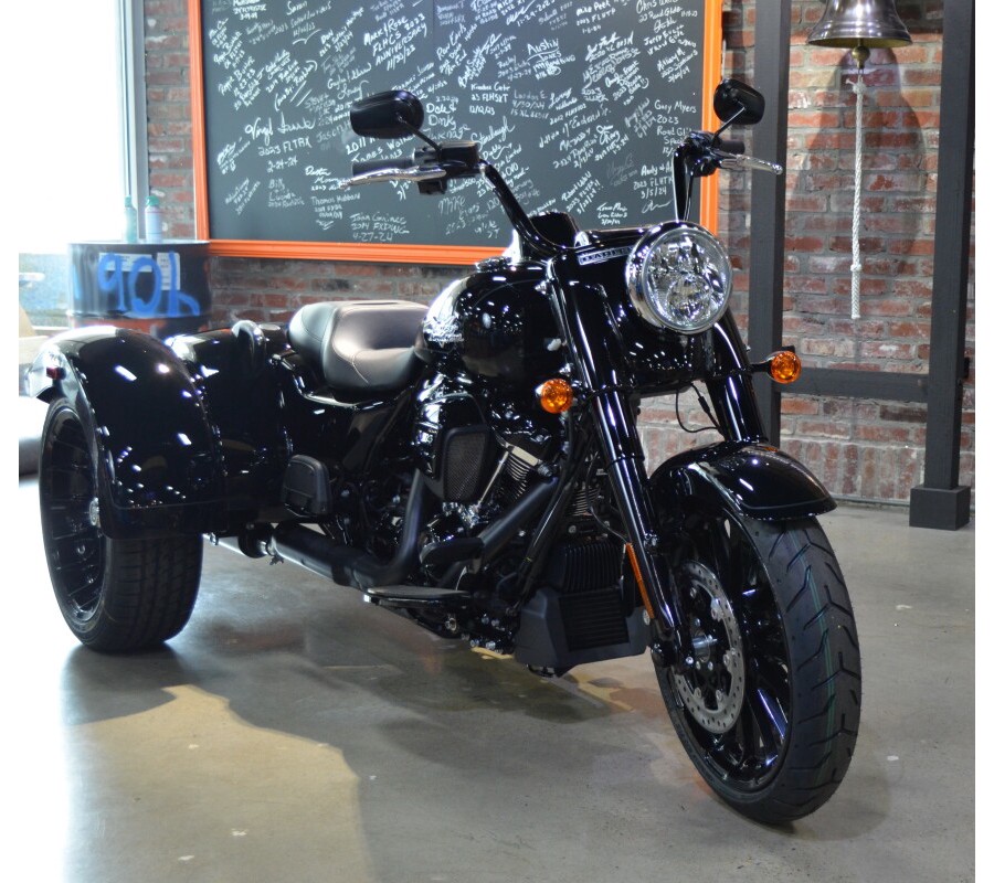 2024 Harley-Davidson Freewheeler Vivid Black