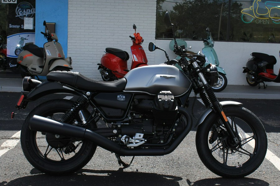 2023 Moto Guzzi V7 Stone