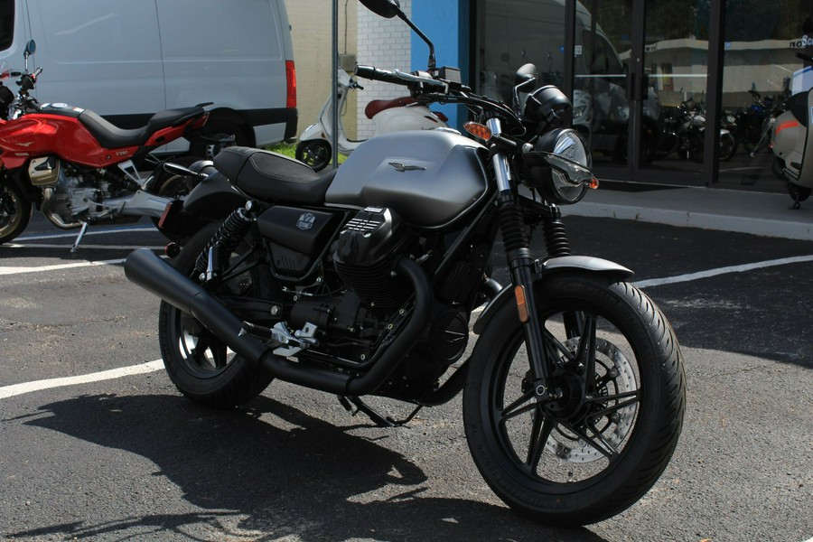 2023 Moto Guzzi V7 Stone