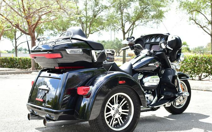 2022 Harley-Davidson Tri Glide Ultra FLHTCUTG
