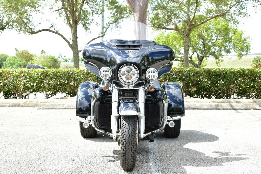 2022 Harley-Davidson Tri Glide Ultra FLHTCUTG