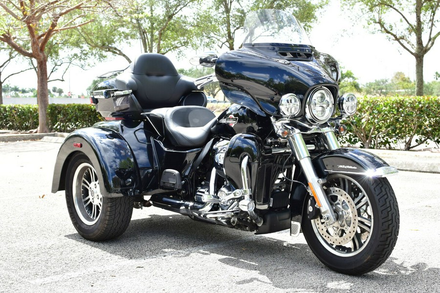 2022 Harley-Davidson Tri Glide Ultra FLHTCUTG