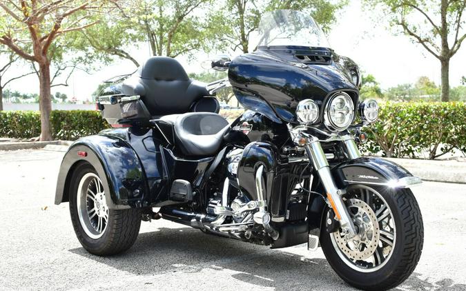 2022 Harley-Davidson Tri Glide Ultra FLHTCUTG