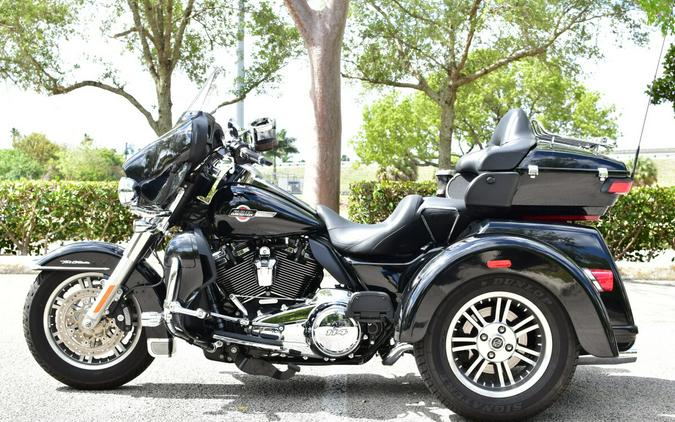 2022 Harley-Davidson Tri Glide Ultra FLHTCUTG