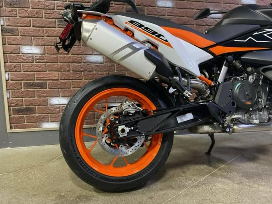 2024 KTM 890 SMT