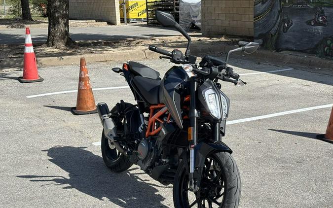 2023 KTM Duke 390