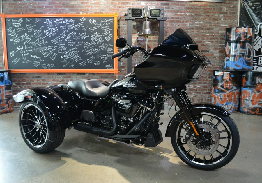 2024 Harley-Davidson Road Glide 3 Vivid Black - Black Finish