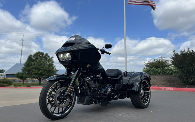 2025 Harley-Davidson® FLTRT Road Glide® 3 Vivid Black 855159
