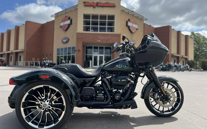 2025 Harley-Davidson® FLTRT Road Glide® 3 Vivid Black 855159