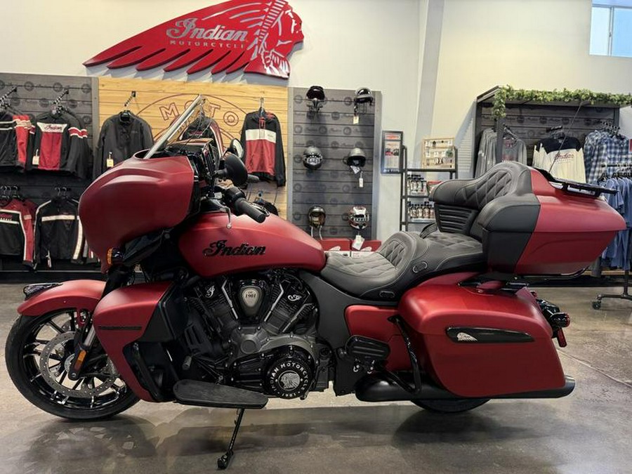 2025 Indian Motorcycle® Roadmaster® PowerPlus Dark Horse® Sunset Red Smoke