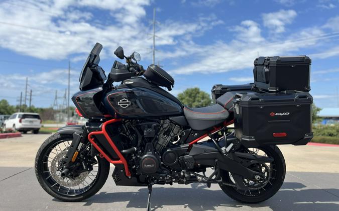 2025 Harley-Davidson® RA1250SE CVO™ Pan America® Carbon Blue 950491