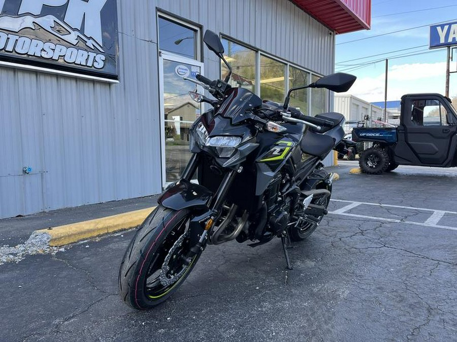 2024 Kawasaki Z900 ABS Metallic Spark Black/Metallic Matte Dark Gray