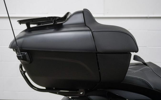 2024 Indian Motorcycle® Pursuit® Dark Horse® with PowerBand Audio Package Black Smoke