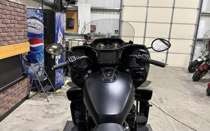 2023 Indian Motorcycle® Pursuit Dark Horse Black Smoke