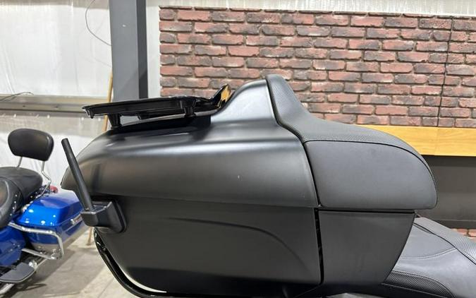 2023 Indian Motorcycle® Pursuit Dark Horse Black Smoke