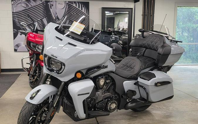 2025 Indian Motorcycle® Roadmaster® Dark Horse® with PowerBand Audio Package