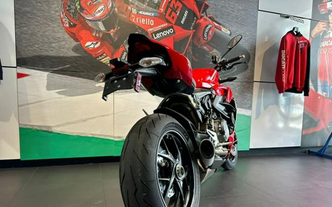 2022 Ducati Streetfighter V2 Ducati Red