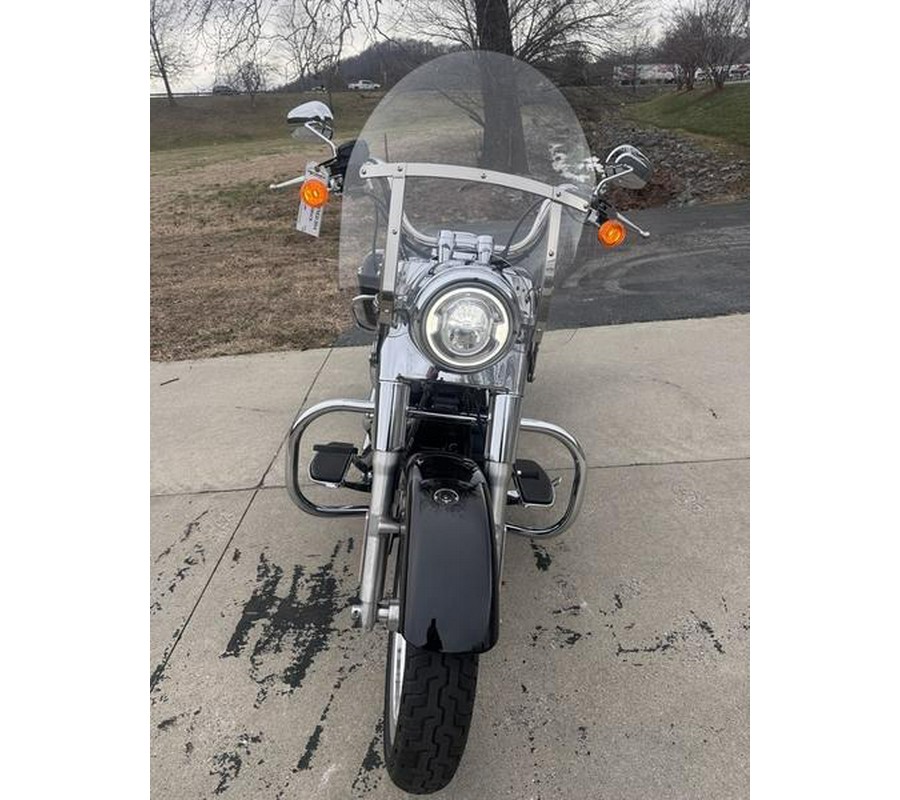 2014 Harley-Davidson® FLD - Dyna® Switchback™