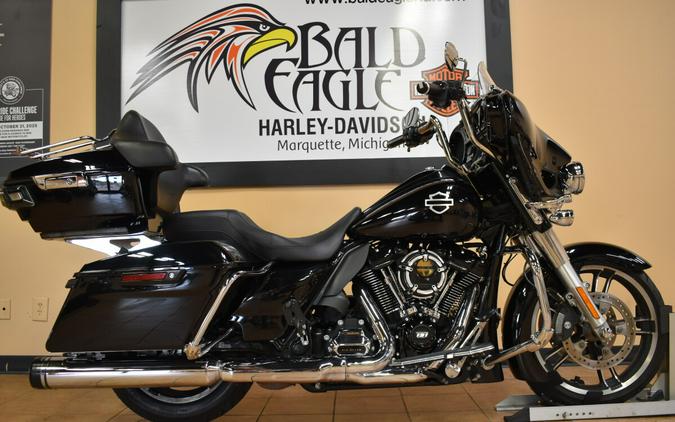 FLHXS 2017 Street Glide® Special