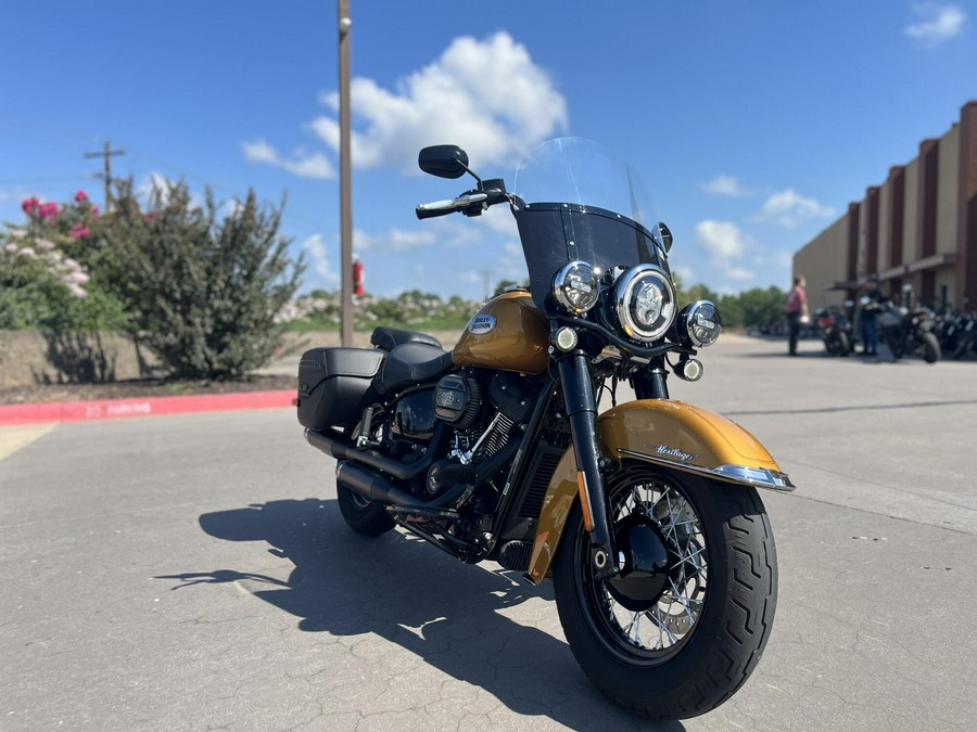 2023 Harley-Davidson® Heritage Classic Prospect Gold 037943
