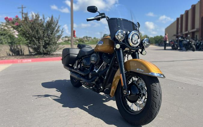 2023 Harley-Davidson® Heritage Classic Prospect Gold 037943