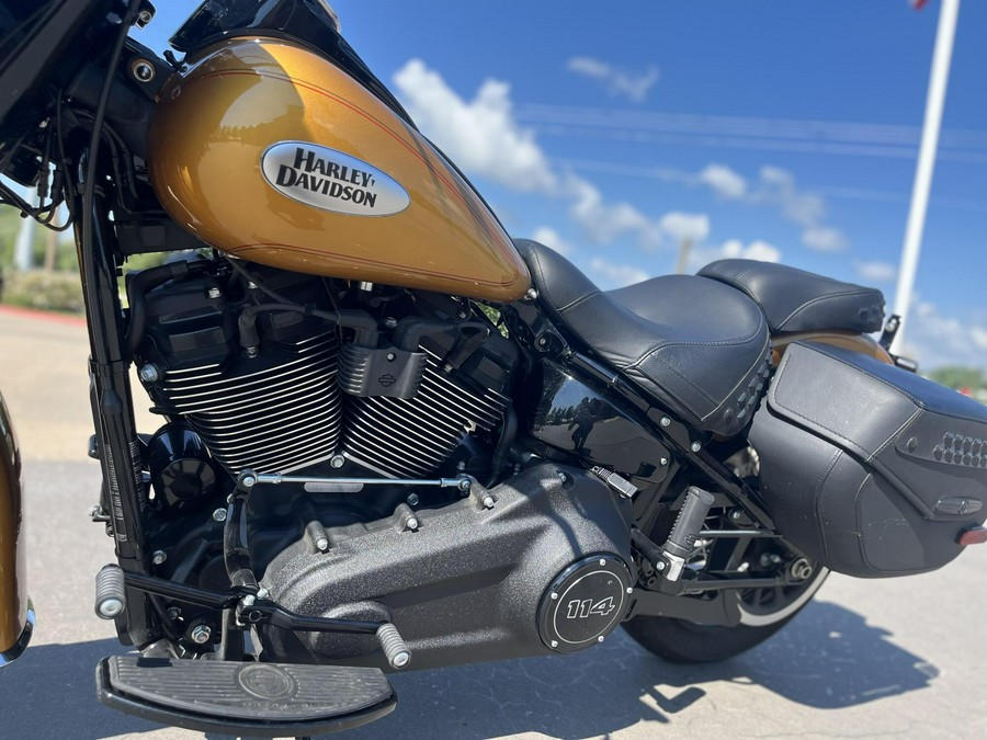 2023 Harley-Davidson® Heritage Classic Prospect Gold 037943