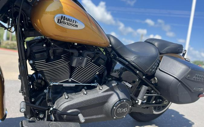 2023 Harley-Davidson® Heritage Classic Prospect Gold 037943
