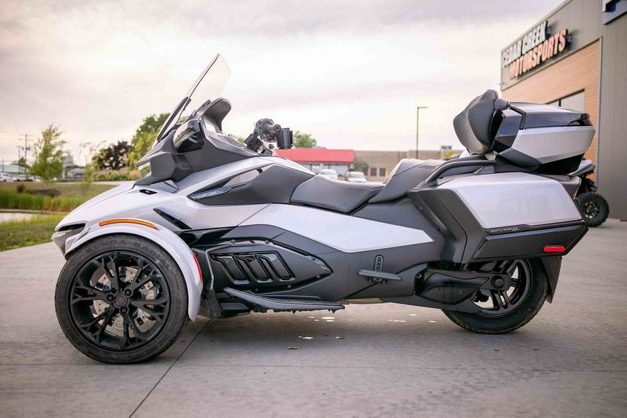 2024 Can-Am® Spyder RT Limited Dark Wheels