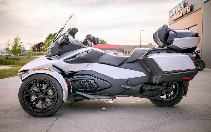 2024 Can-Am® Spyder RT Limited Dark Wheels