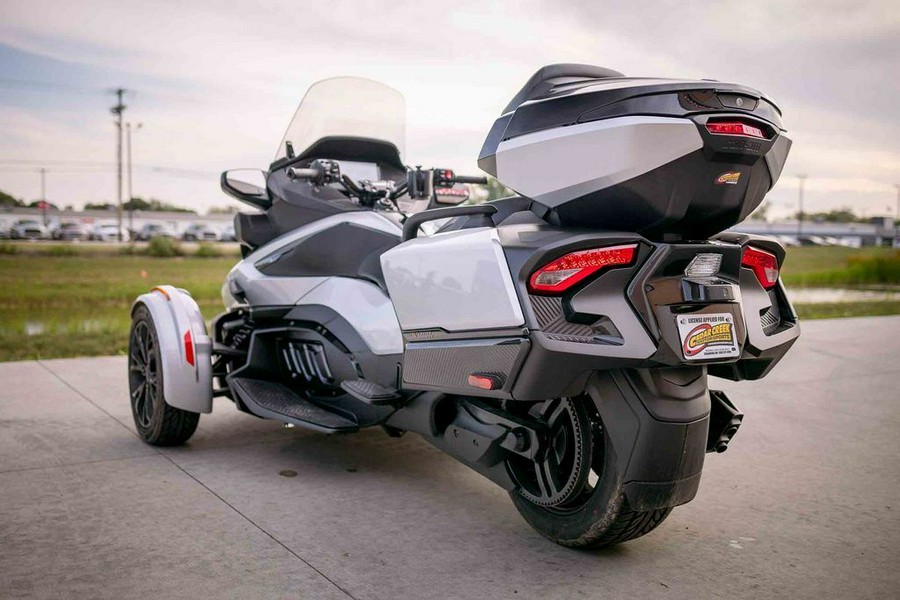 2024 Can-Am® Spyder RT Limited Dark Wheels