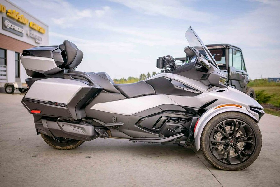 2024 Can-Am® Spyder RT Limited Dark Wheels