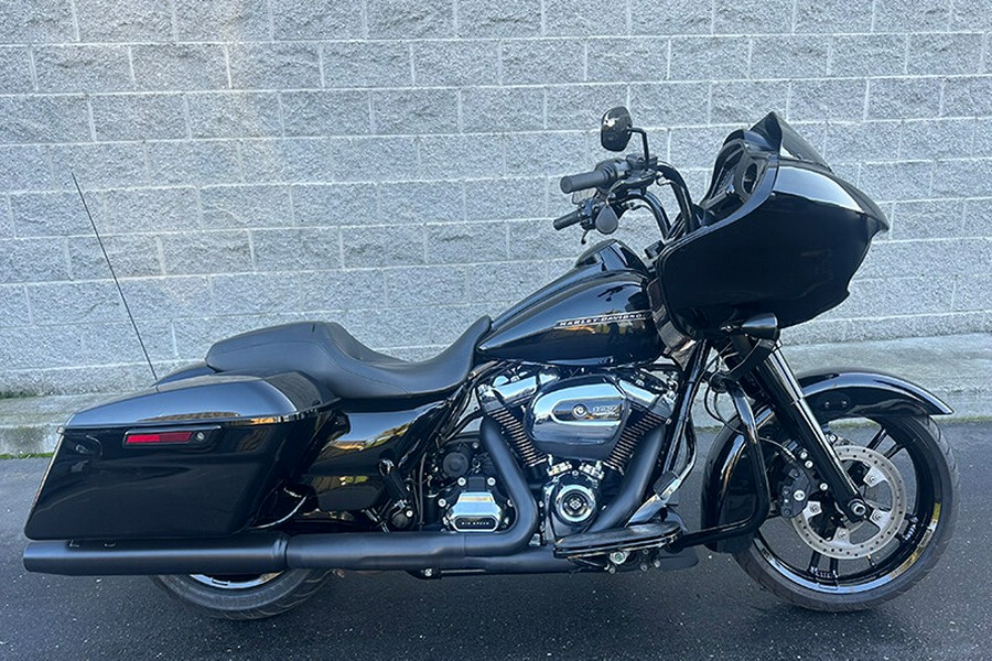 Harley-Davidson® Road Glide® 2017 FLTRX 647616A BLACK
