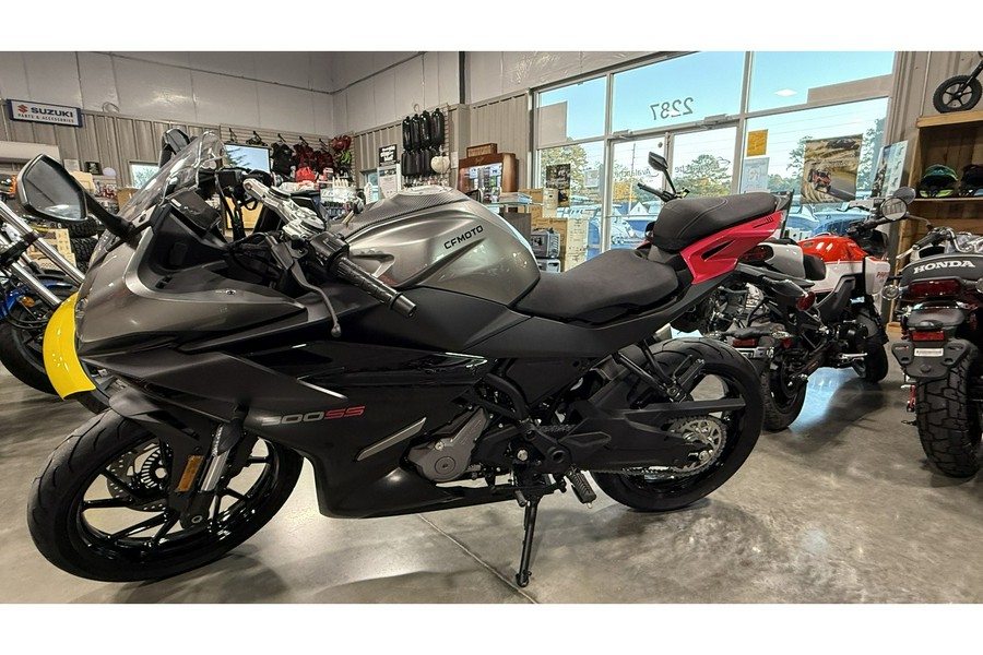 2025 CFMOTO 300SS