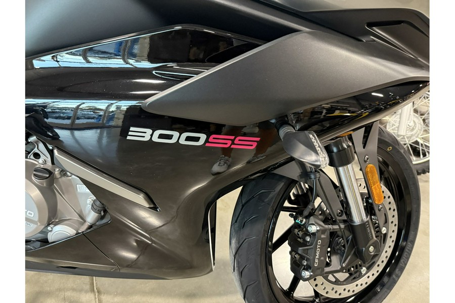 2025 CFMOTO 300SS