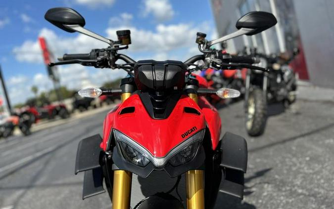 2024 Ducati Streetfighter V4 S Red