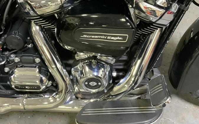 2017 Harley-Davidson FLHXS Street Glide Special