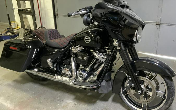2017 Harley-Davidson FLHXS Street Glide Special