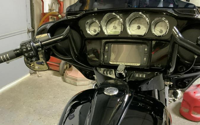 2017 Harley-Davidson FLHXS Street Glide Special