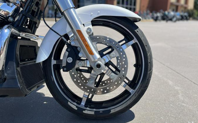 2024 Harley-Davidson® FLHX Street Glide® White Onyx Pearl 640605