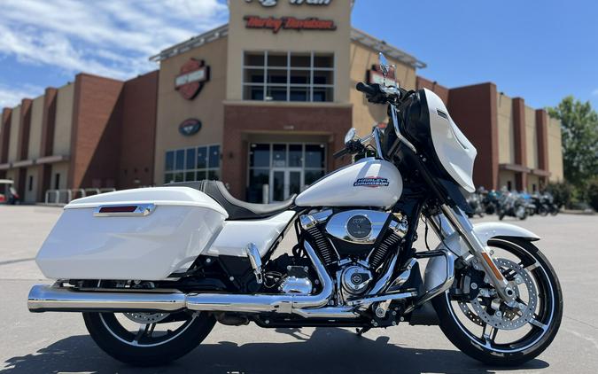 2024 Harley-Davidson® FLHX Street Glide® White Onyx Pearl 640605