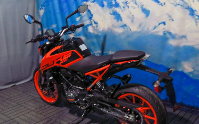 2023 KTM 200 Duke