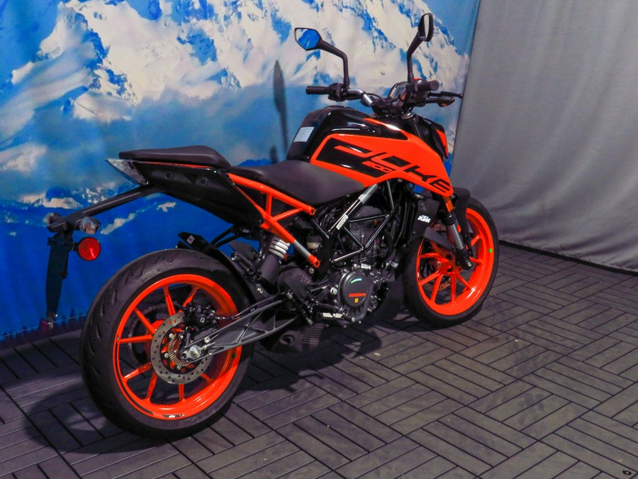 2023 KTM 200 Duke