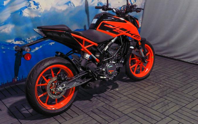 2023 KTM 200 Duke