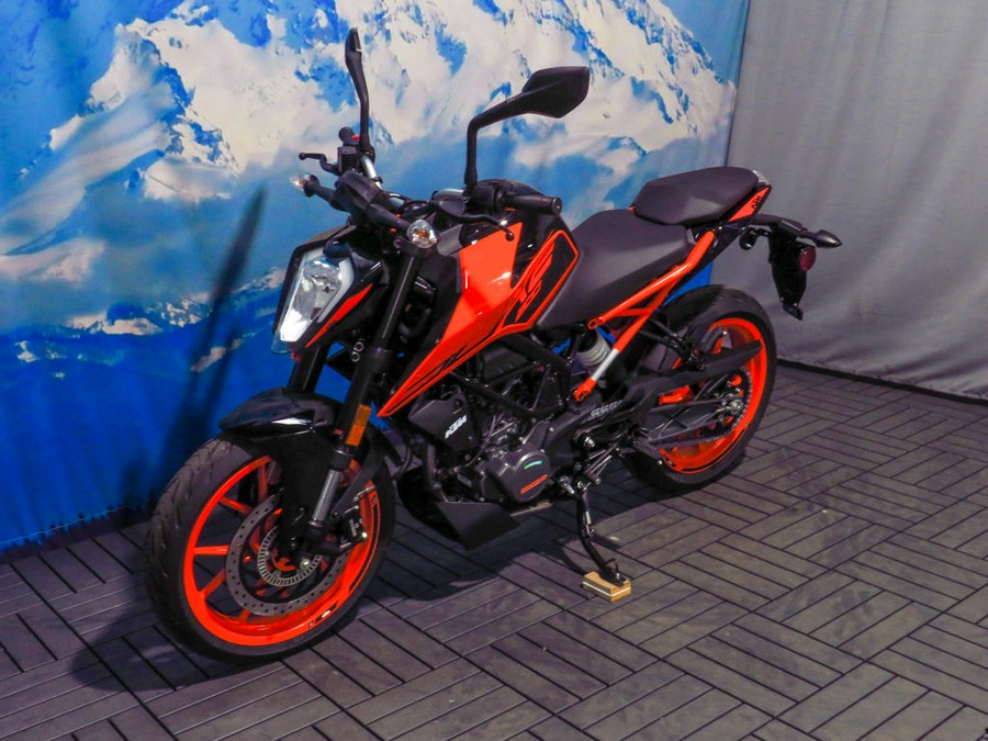 2023 KTM 200 Duke