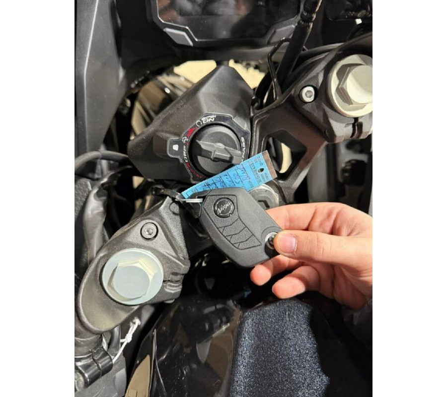 2025 Kawasaki Ninja® 500 KRT Edition SE ABS