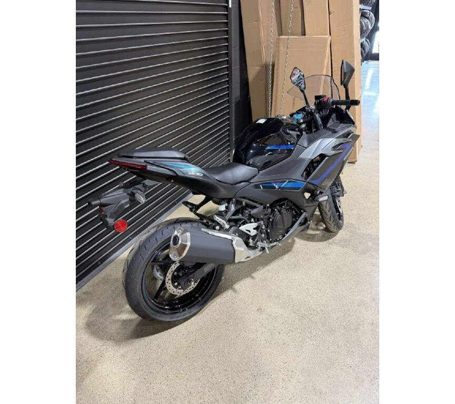 2025 Kawasaki Ninja® 500 KRT Edition SE ABS