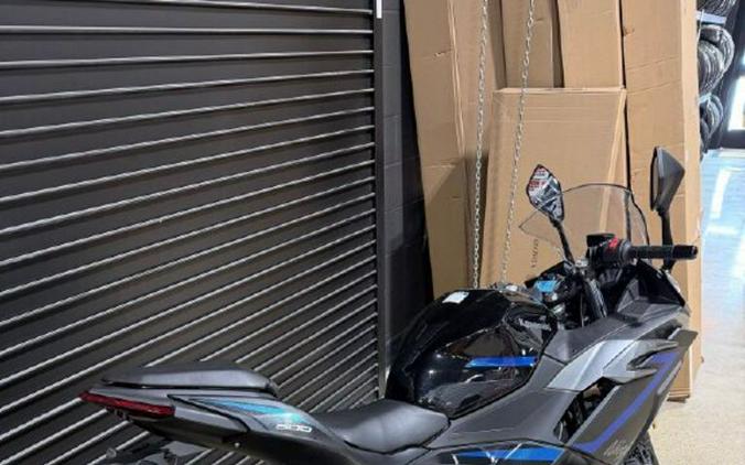 2025 Kawasaki Ninja® 500 KRT Edition SE ABS
