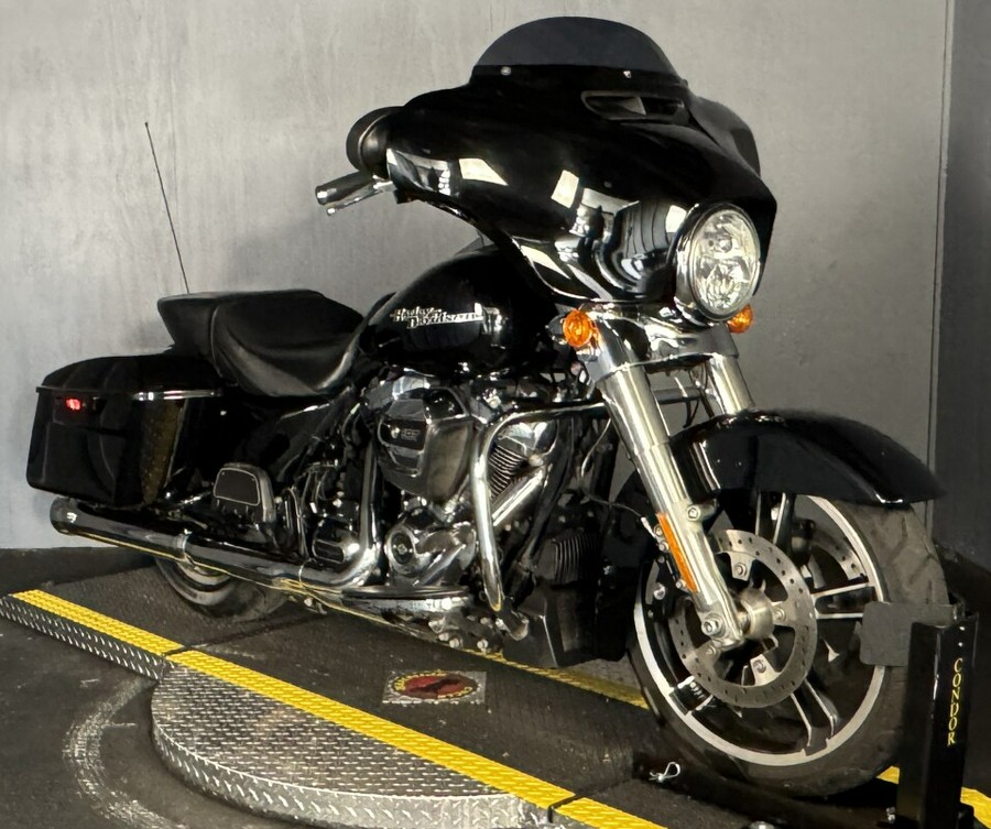 2019 Harley-Davidson® Street Glide® FLHX BLACK
